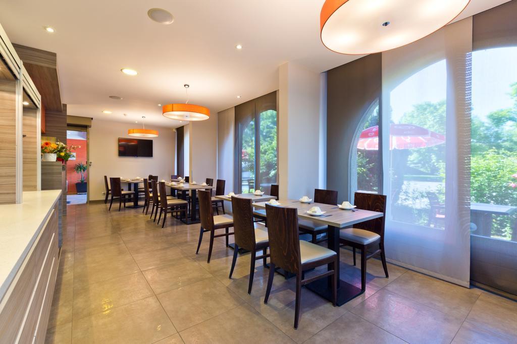 Logis Albhotel Grill Alby-sur-Cheran Bagian luar foto