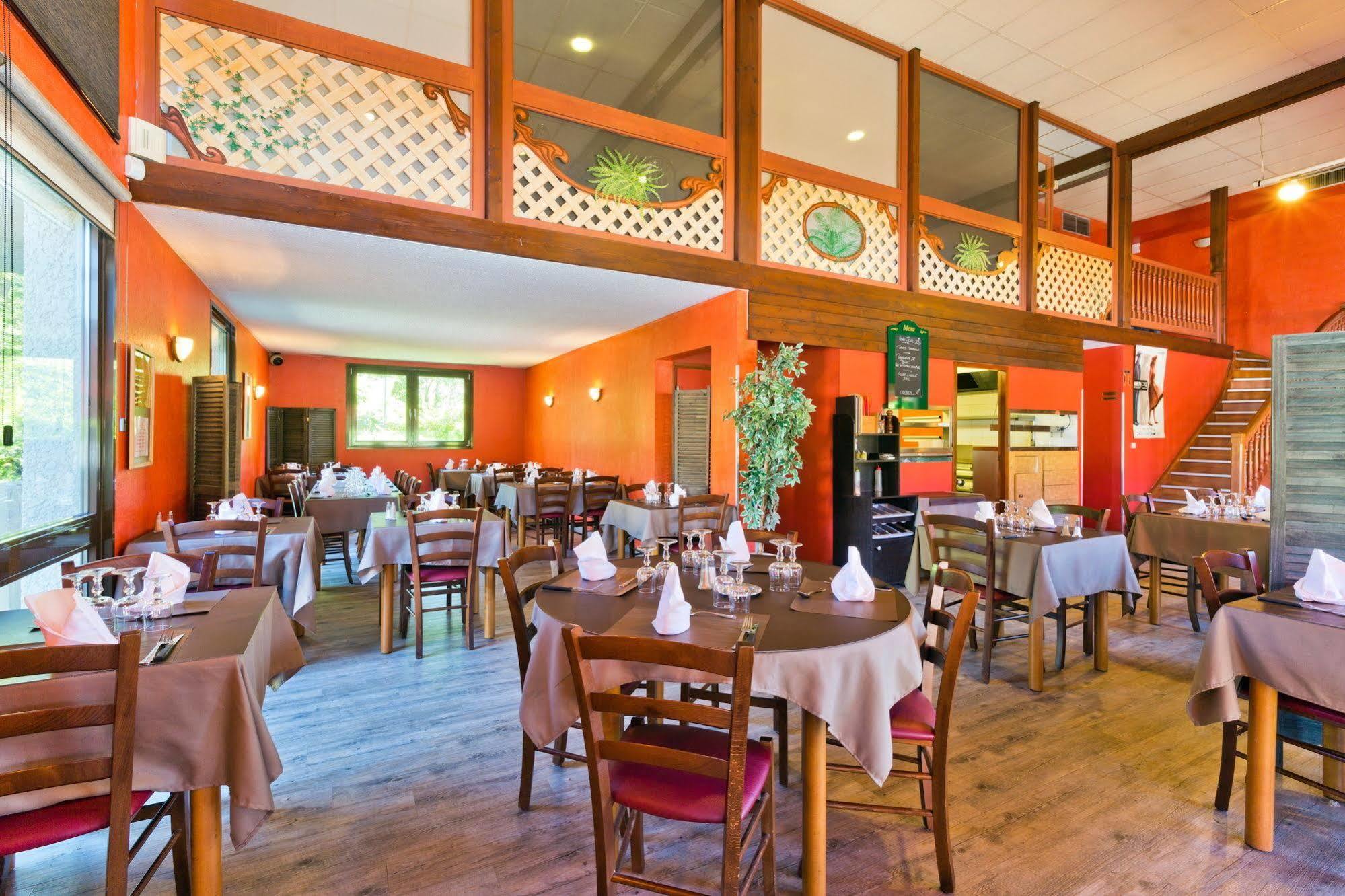 Logis Albhotel Grill Alby-sur-Cheran Bagian luar foto