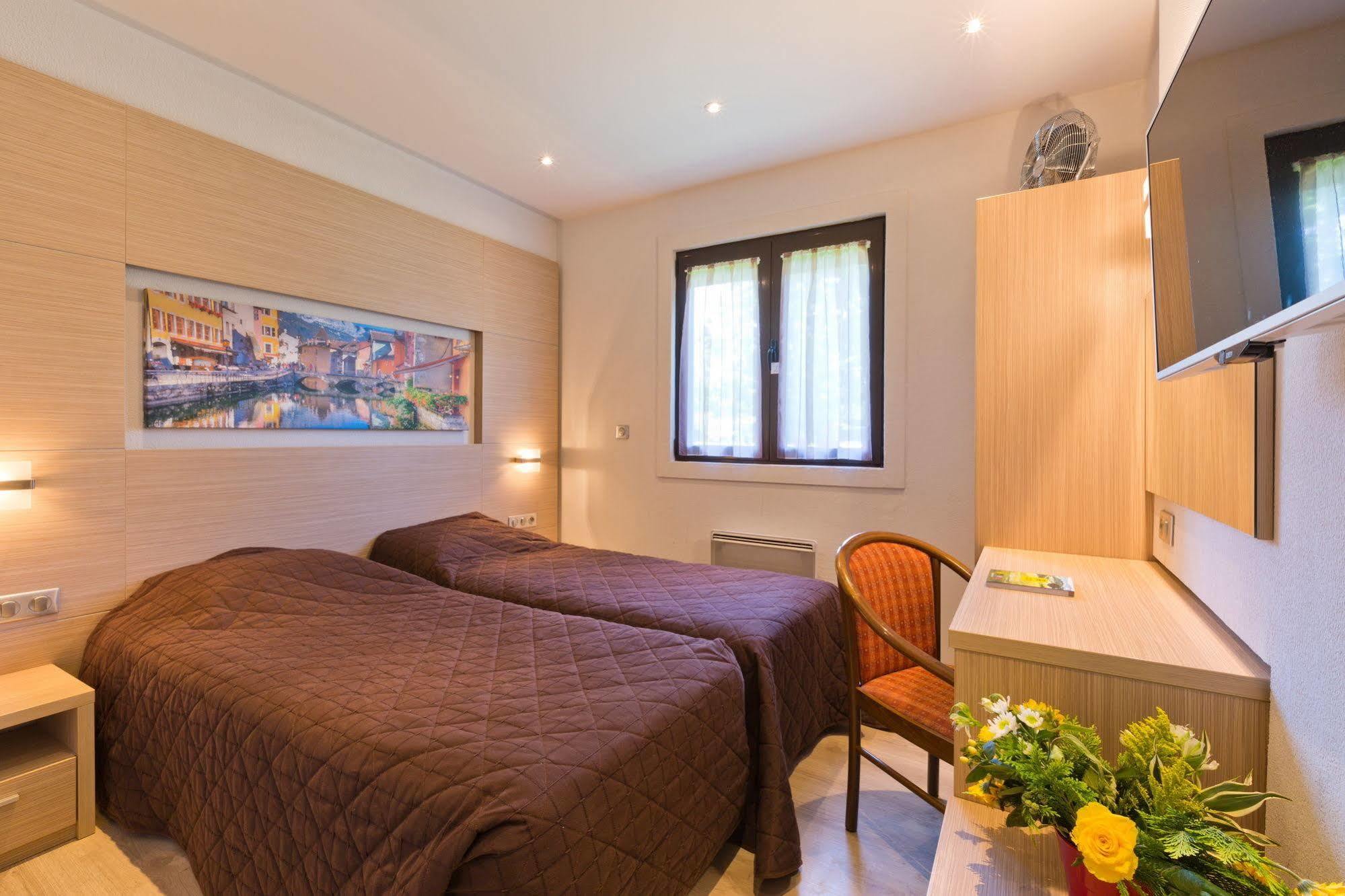 Logis Albhotel Grill Alby-sur-Cheran Bagian luar foto